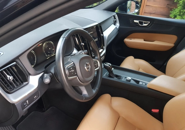 Volvo XC 60 cena 125000 przebieg: 125000, rok produkcji 2019 z Wrocław małe 79